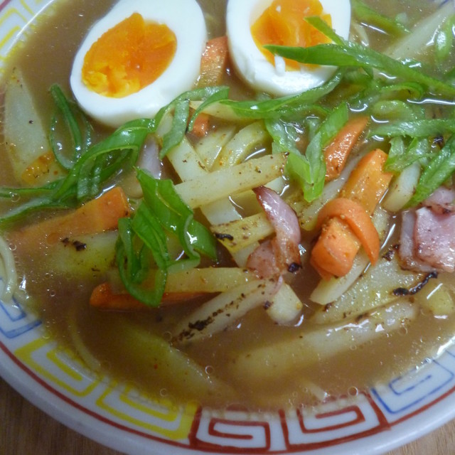 野菜炒めをのせたとんこつ醤油ラーメン レシピ 作り方 By はーとねこ クックパッド 簡単おいしいみんなのレシピが359万品