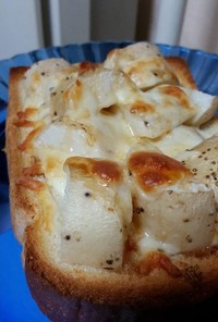 皮付きゴロゴロ焼き山芋チーズトースト♡