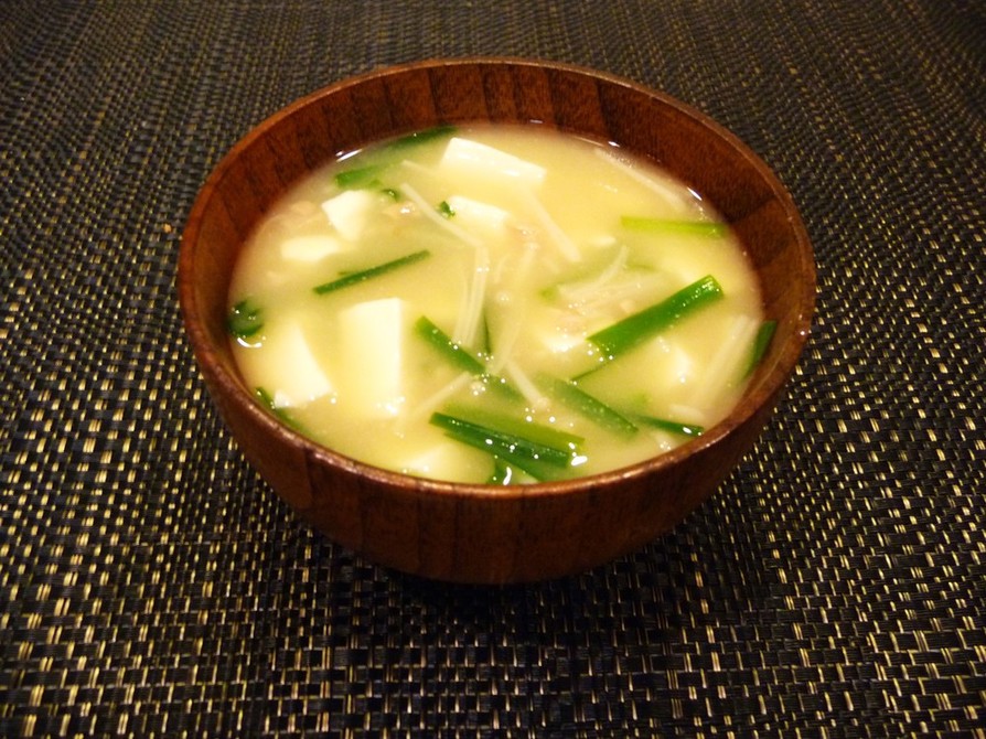 風邪予防◎ニラ納豆・えのき・豆腐の味噌汁の画像
