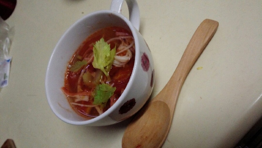トマトとセロリの中華風スープの画像