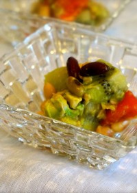 アボカド＆キウイ＆豆☝ツナ風味サラダ