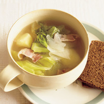 キャベツと春野菜スープ