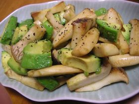 アボカドとエリンギのホットサラダ