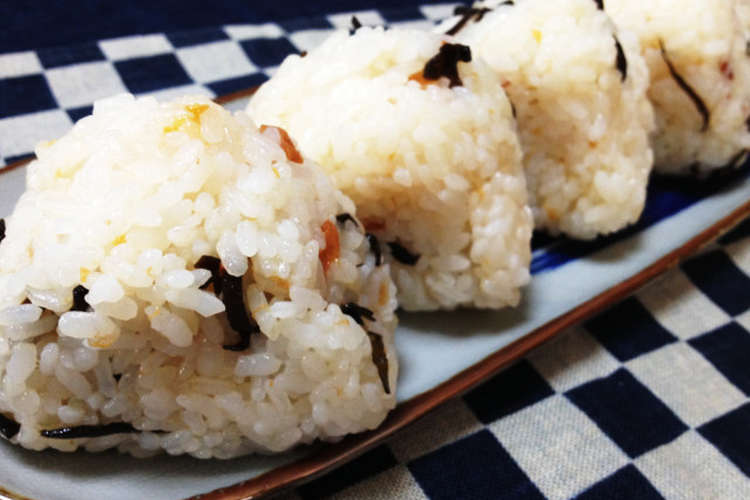 塩昆布とはちみつ梅のおにぎり レシピ 作り方 By Shikkachan クックパッド 簡単おいしいみんなのレシピが368万品