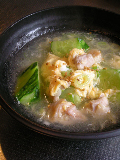 キュウリを美味しく食べる中華スープ♪の写真