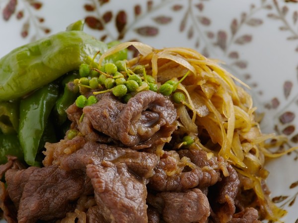 新ごぼうと牛肉と万願寺唐辛子の炊いたん