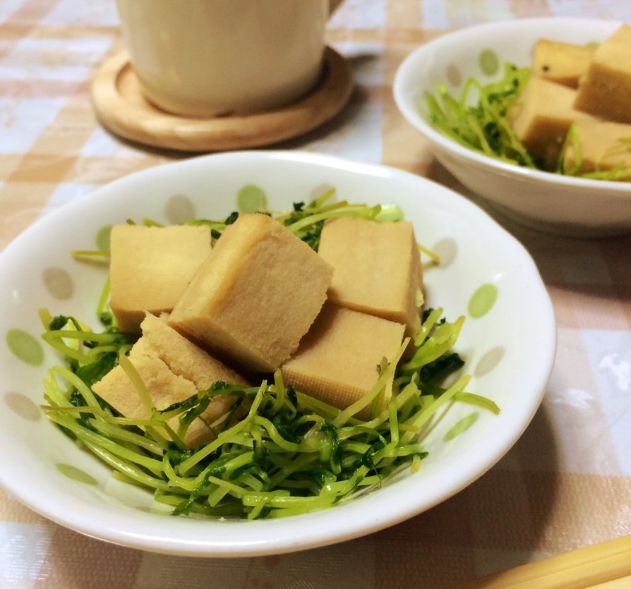 高野豆腐と豆苗のごま油炒めの画像