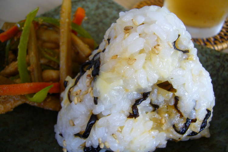 塩こんぶチーズおにぎり レシピ 作り方 By よーたん クックパッド 簡単おいしいみんなのレシピが368万品