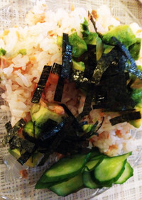 塩鮭とアボガドのちらし寿司