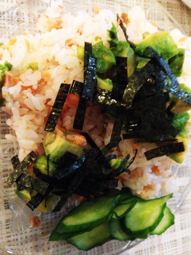 塩鮭とアボガドのちらし寿司の画像