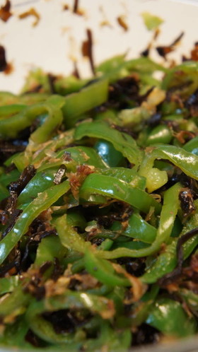 レンジで簡単ピーマンの塩昆布・おかか和え