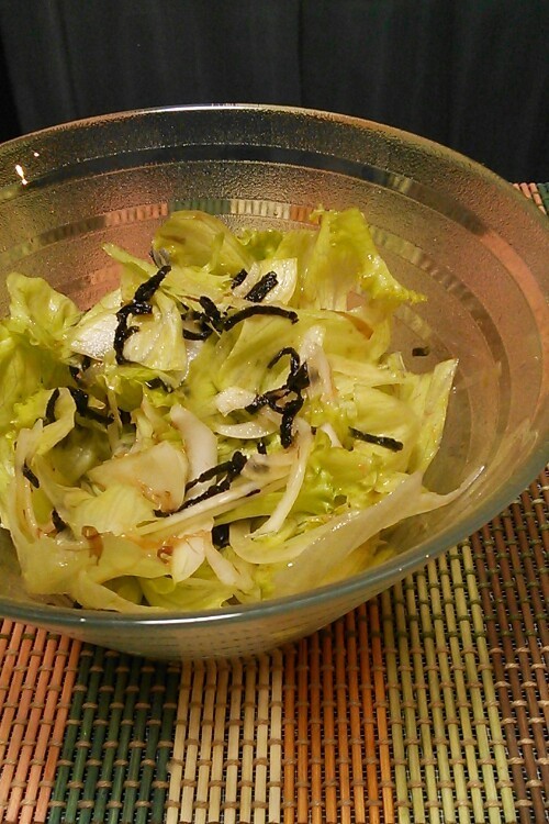 レタスと玉ねぎで♥︎我が家の定番サラダの画像