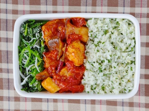 チキンときのこのみそトマト煮込み弁当