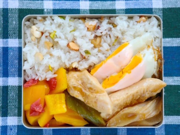 鶏のふっくら山椒煮弁当