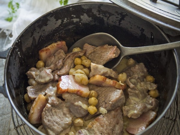 ベーコンと豚肉とひよこ豆のクリーム煮