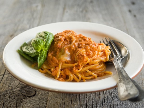 モッツァレラのトマトクリームパスタ