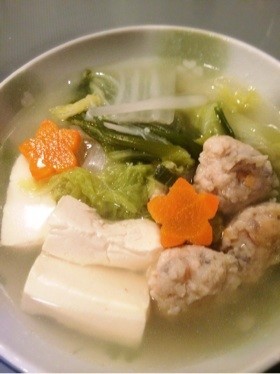 白菜と鶏ごぼうすりみの汁物の画像
