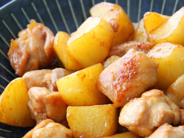 簡単 鶏もも肉とじゃがいもの照り焼き レシピ 作り方 By まこりんとペン子 クックパッド 簡単おいしいみんなのレシピが366万品