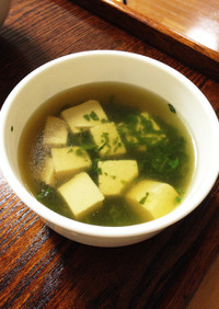 モロヘイヤと豆腐の優しいスープ