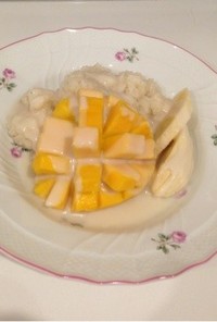 マンゴーと餅米のココナッツソース
