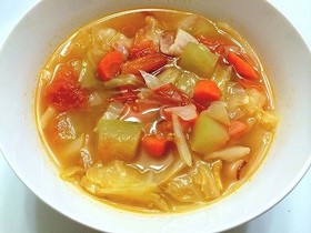 スイカの皮と夏野菜のミネストローネ風