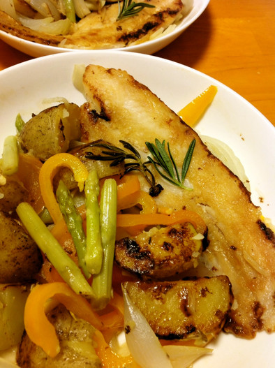 白身魚と野菜の白ワイン蒸焼きの写真