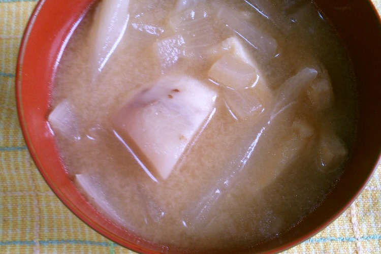 簡単 大根 里芋 油揚げの味噌汁 レシピ 作り方 By 331ミミイ クックパッド 簡単おいしいみんなのレシピが360万品