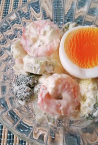 茹で卵と海老マヨネーズのタルタルサラダ