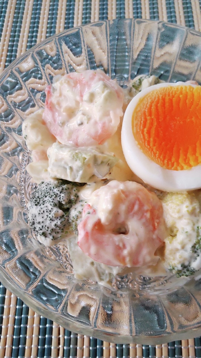 茹で卵と海老マヨネーズのタルタルサラダの画像