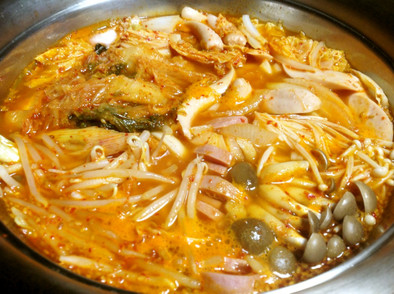 旨辛♪韓国のお鍋☆プデチゲの写真