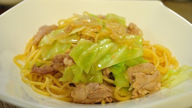 豚肉とキャベツのにんにくバター醤油パスタ レシピ 作り方 By Acchin721 クックパッド