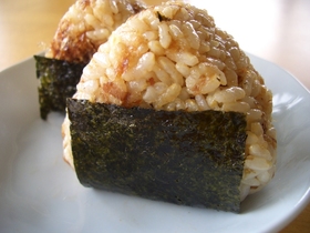 △かつおぶしとごま油のおにぎり△