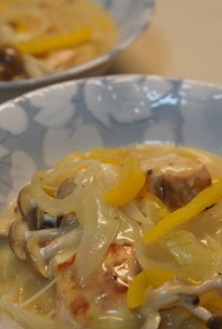 秋鮭と野菜のカルボナーラソース煮