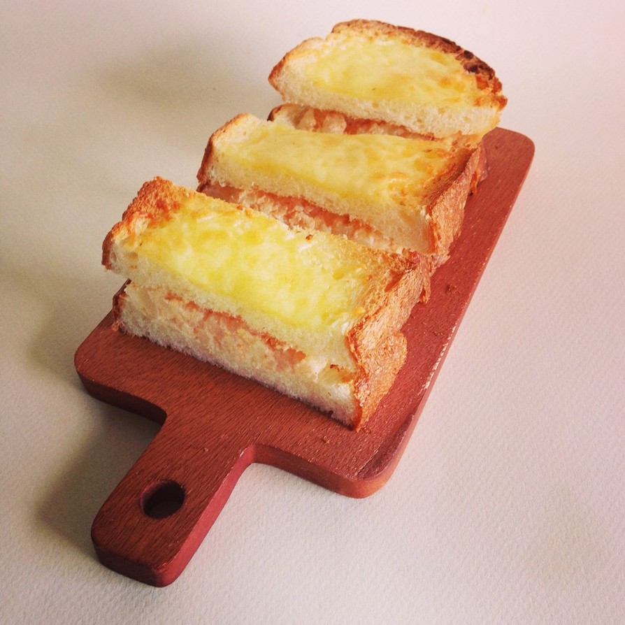 タラモとチーズのサンドイッチの画像