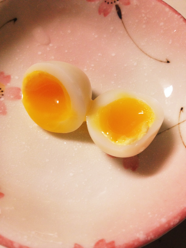 半熟うずらの卵の画像