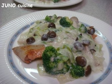 秋鮭のムニエル～野菜のクリームソース～の写真