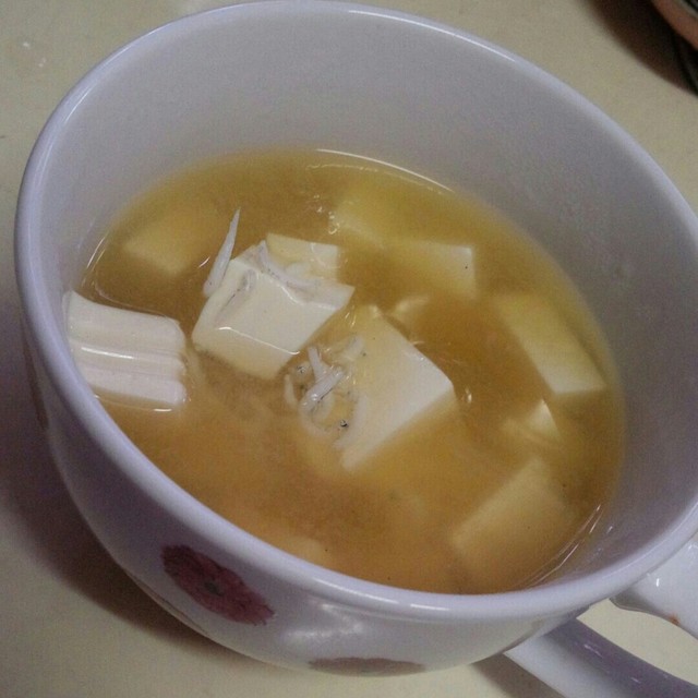 豆腐としらすのお味噌汁 レシピ 作り方 By やむやむぽんた クックパッド 簡単おいしいみんなのレシピが367万品