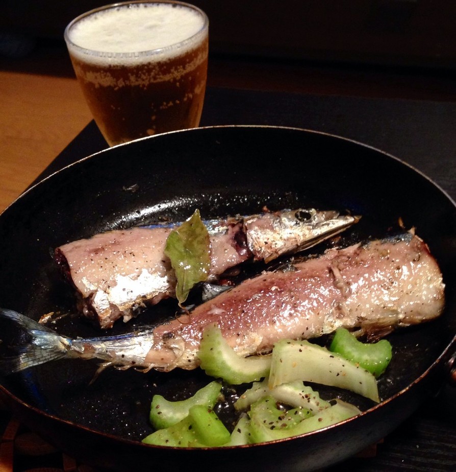 フライパンで！秋刀魚とセロリのハーブ焼きの画像