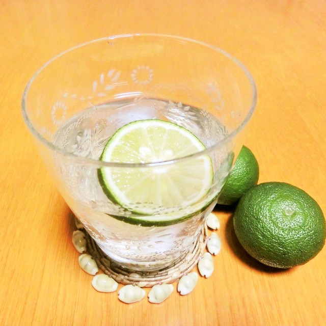 焼酎にもすだち 日本酒にも レシピ 作り方 By にきけん クックパッド 簡単おいしいみんなのレシピが359万品