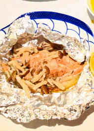 みんなが作ってる 鮭 シメジ 玉ねぎホイル焼きのレシピ クックパッド 簡単おいしいみんなのレシピが356万品