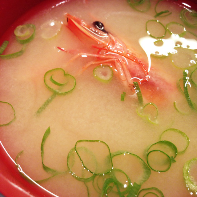 海老の頭で 焼き海老だしのコクうま味噌汁 レシピ 作り方 By Lelerara クックパッド 簡単おいしいみんなのレシピが359万品