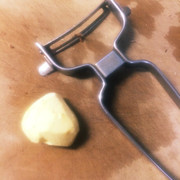 簡単☆ピーラーで栗の皮むきの写真