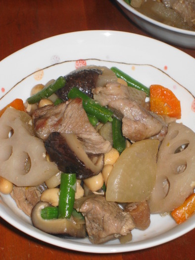 麺つゆで簡単★豚肉と根菜の煮物の写真