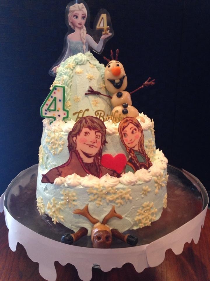 アナと雪の女王の誕生日ケーキの画像