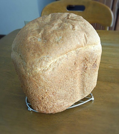 HB ライ麦入り ふんわりさくさく食パンの写真