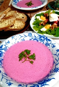 リトアニア風♪ ピンク色のビーツのスープ