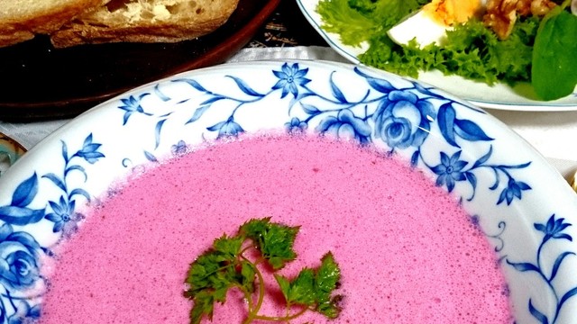リトアニア風 ピンク色のビーツのスープ レシピ 作り方 By Orizuru100 クックパッド 簡単おいしいみんなのレシピが359万品