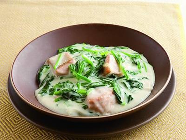 ほうれんそうと鮭(さけ)のクリーム煮