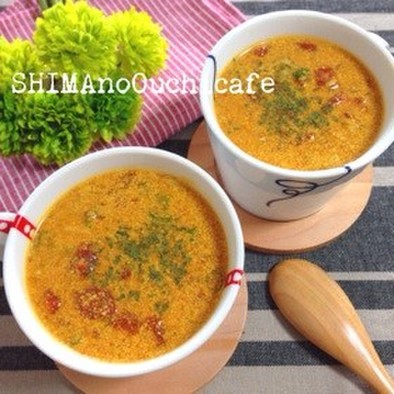 キノコとトマトのミルクカレースープの写真