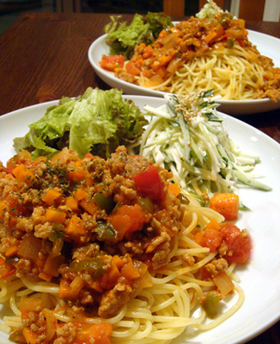 野菜たっぷり超簡単ぴり辛ミートソース!
